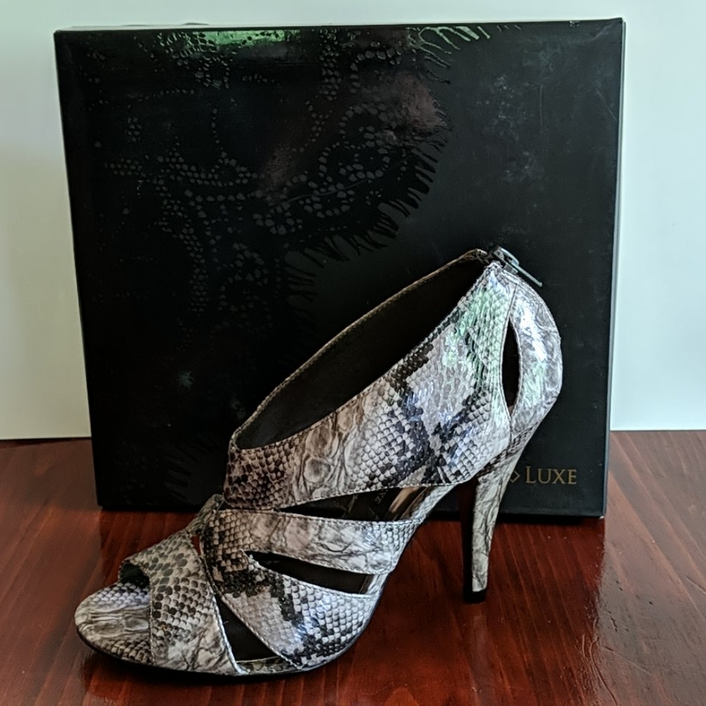 Heels - Picture 5 of 10